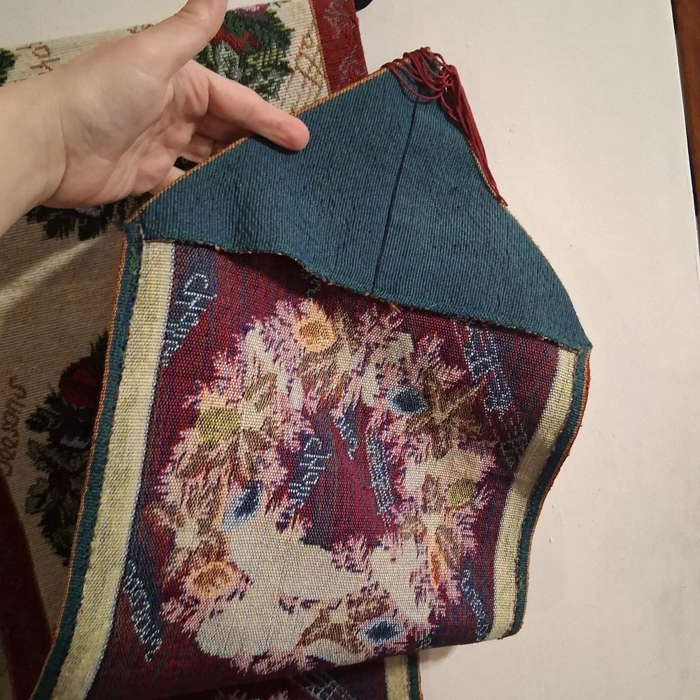 Christmas Needlepoint Tapestry‎ Table Runner Wreath Music Print Exquisite!